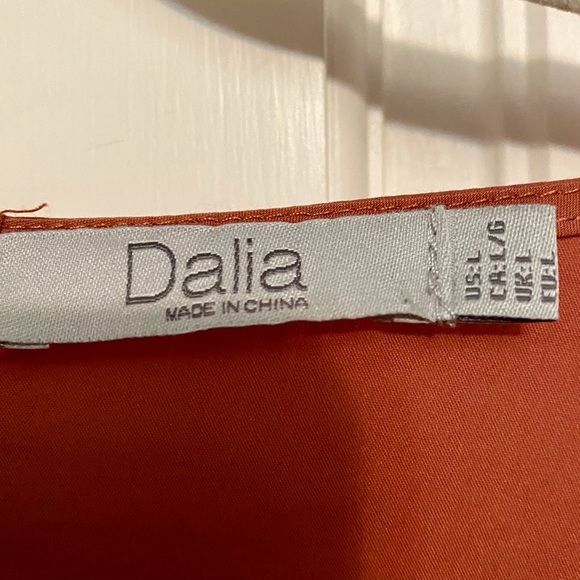 Perfect pumpkin colored blouse with flared tied sleeves….so cute!! - Picture 3 of 6